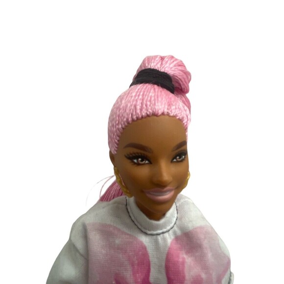 Barbie Extra Doll # 10 Very Long Pink Hair Braids Smiling Articulated 2021 - Picture 6 of 16
